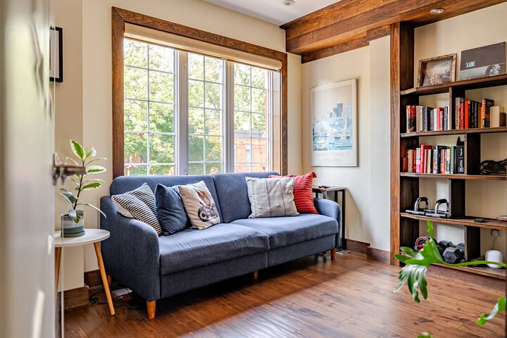 4 BR, 3BA Modern Toronto Home | Offices, Espresso gallery image 5