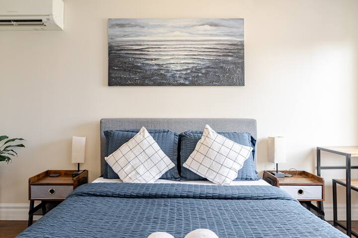 4 BR, 3BA Modern Toronto Home | Offices, Espresso gallery image 3