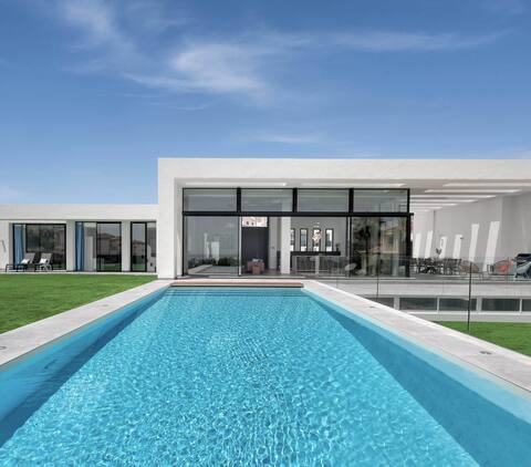 Majestic Villa near beach with gym and sea views.