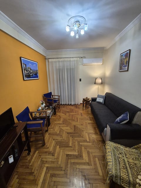 Successful Airbnb property: Athens apartment near Acropolis in ΒΕΪΚΟΥ