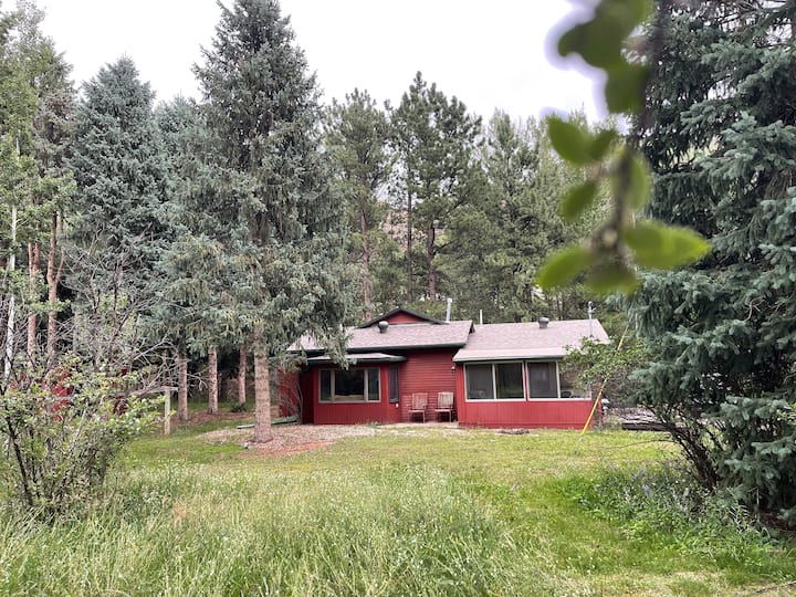 Chipita Park Creekside Retreat - Manitou Springs, CO