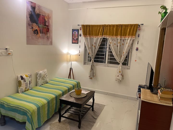 Sunshine Retreat - Ekansh Residence: 1 Bedroom Apt - Bangalore