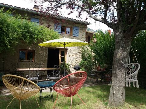 Beautiful old house with a nice and calm garden