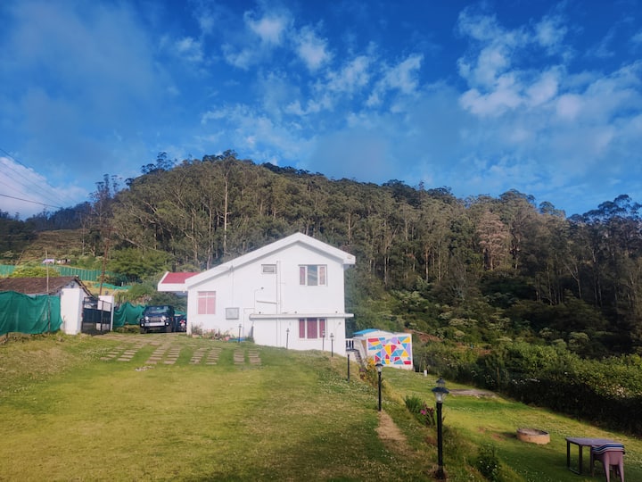 Welcome To Lantana Cliff - It's A 3 Bedroom B&b - Ooty