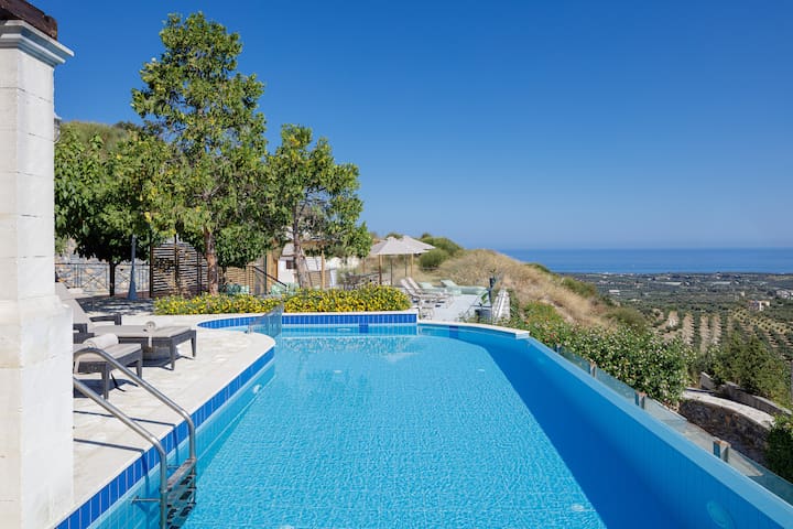 Keano Villa, with Pool &BBQ, Ping Pong, Playground