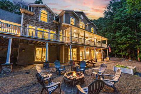 Private Boat Slip + LakeFront + Hot Tub +Skee Ball