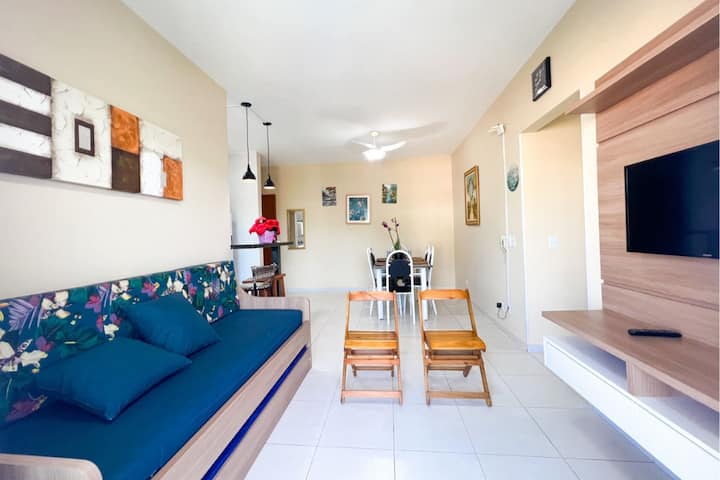 Ukumbi jumuishi na eneo la kulia chakula, dhana iliyo wazi.
Kitanda cha sofa, Televisheni mahiri, mazingira yenye kiyoyozi.