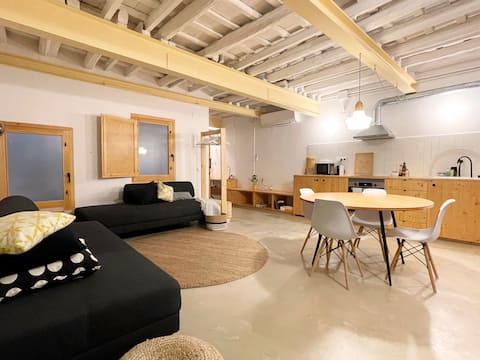 Anuncio de Airbnb popular: ECO-Loft Flat1- old town Tarragona en Tarragona