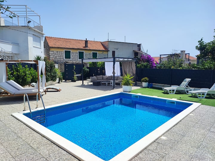 Modern Apartment With Pool Near Beach Free Parking - Trogir