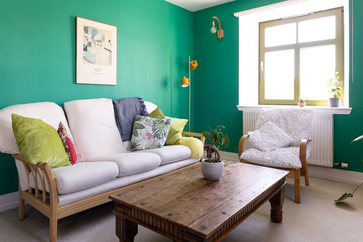 Flat with lovely views in trendy Leith gallery image 2