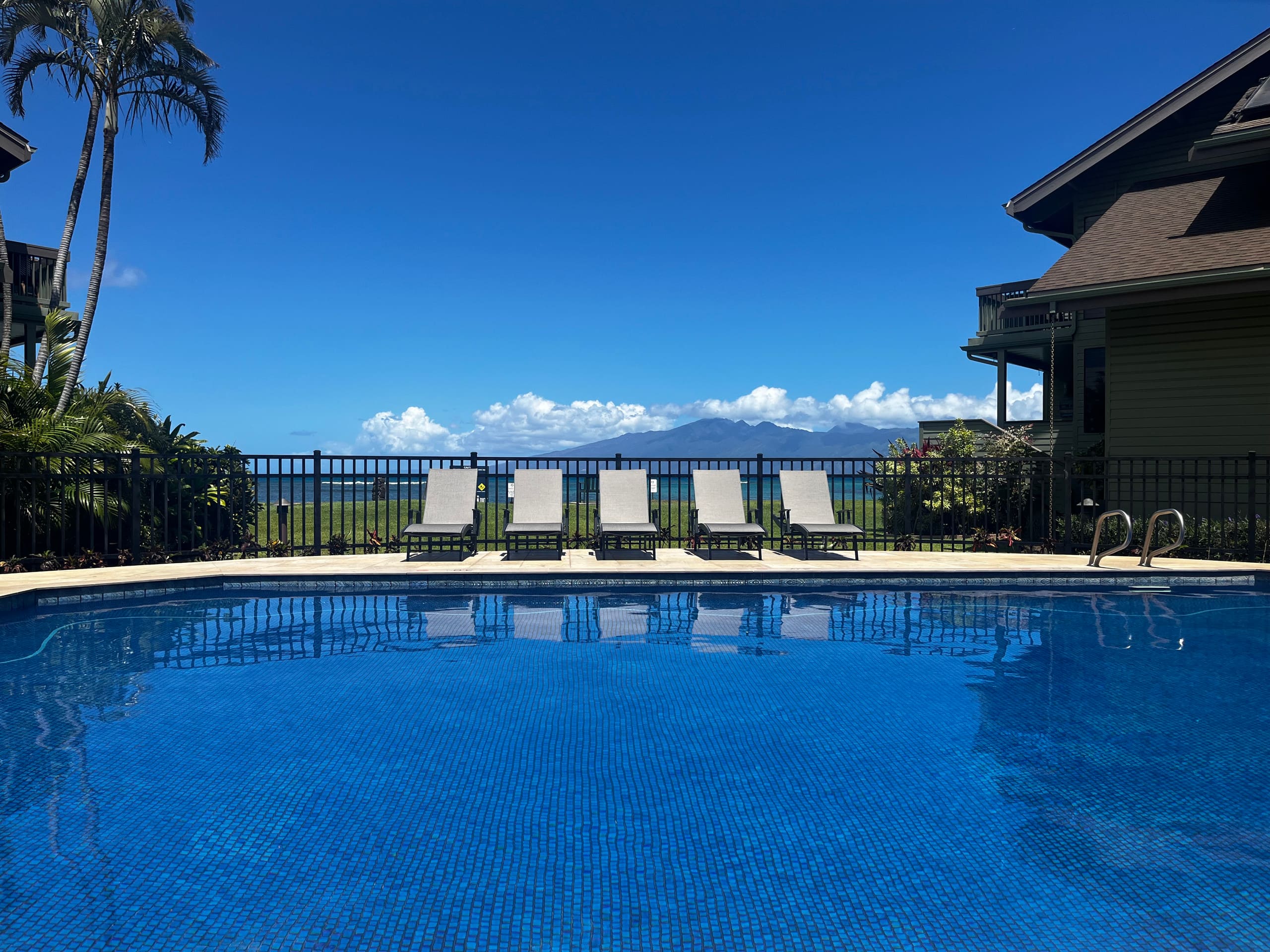 Condo in Lahaina · ★4.97 · 3 bedrooms · 5 beds · 2 private baths - Image 34