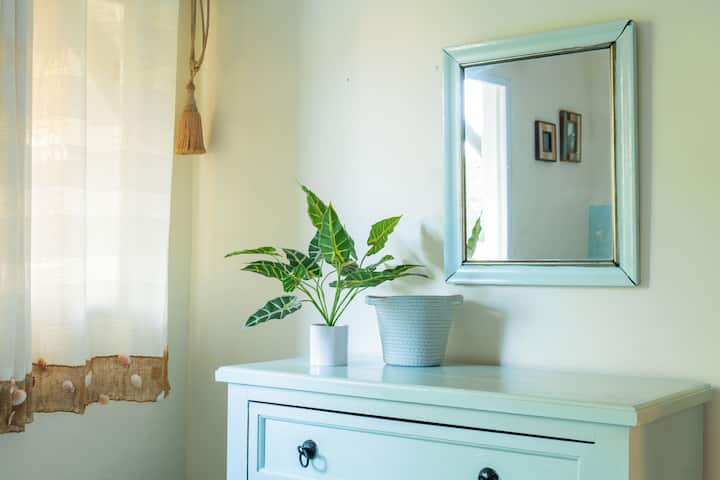 צבעי הים ועם פרטים בכל פינה 