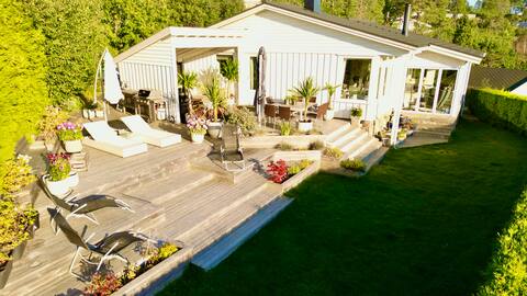 Large lovely summerhouse with amazing patios
