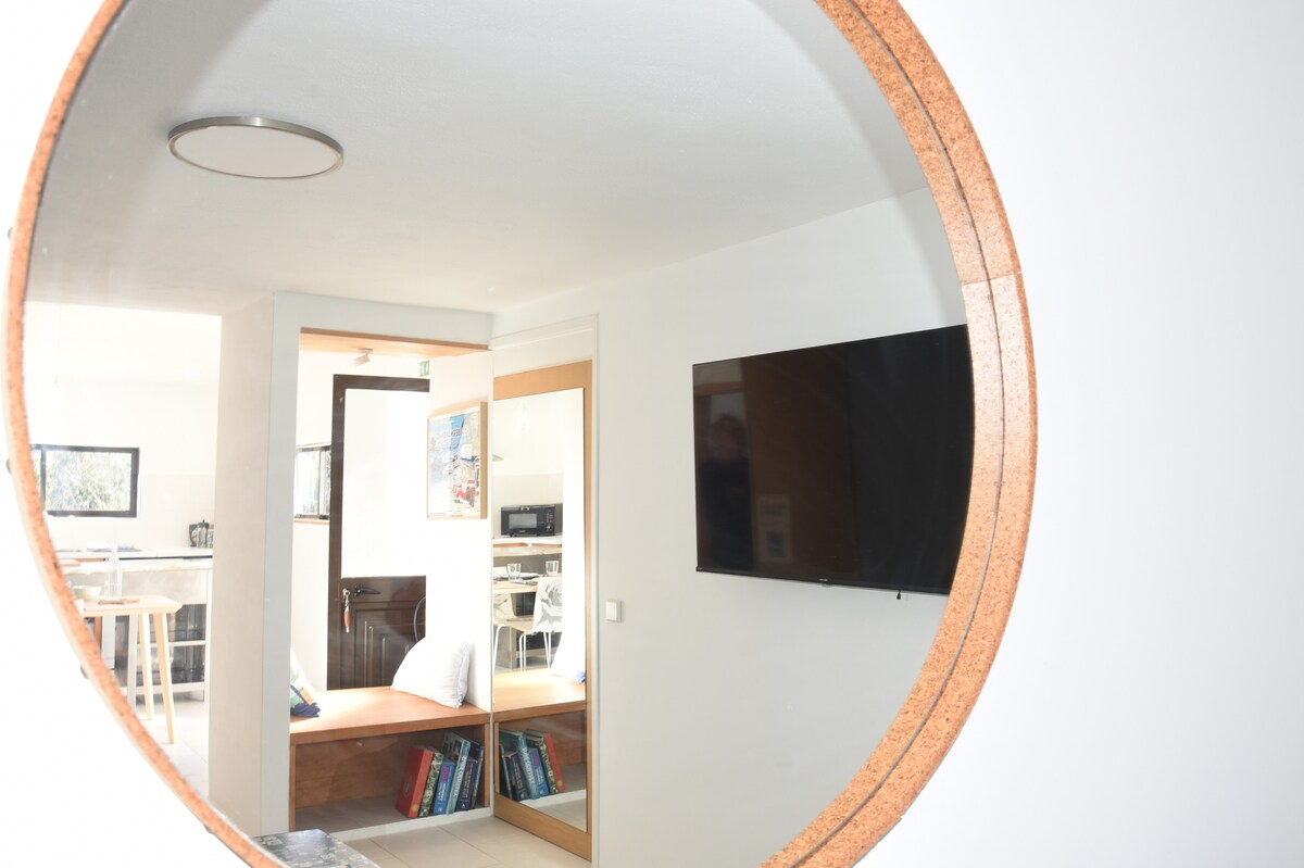 Airbnb em destaque: Surf Haven Calm Cool Cosy. In a garden by the sea em Atouguia Da Baleia