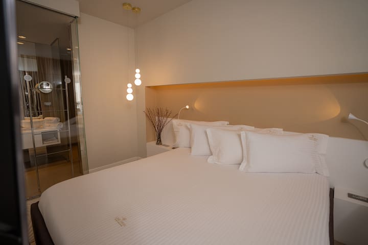 Lake Drive Rooms and Apartaments managed Airbnb listing 2