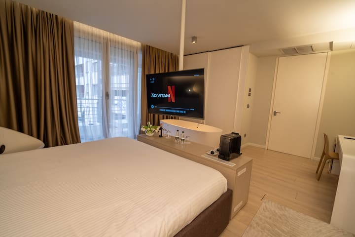 Lake Drive Rooms and Apartaments managed Airbnb listing 1