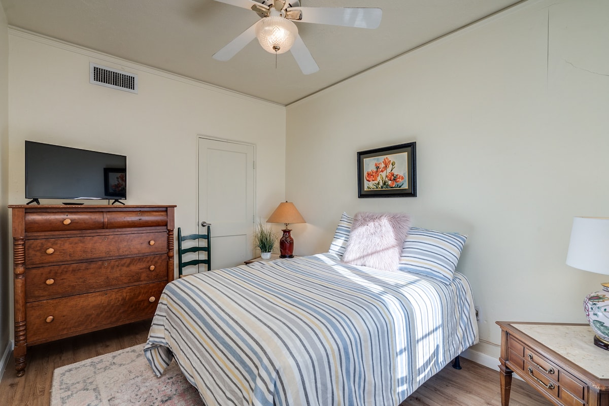 Четврта спална соба со приватна бања