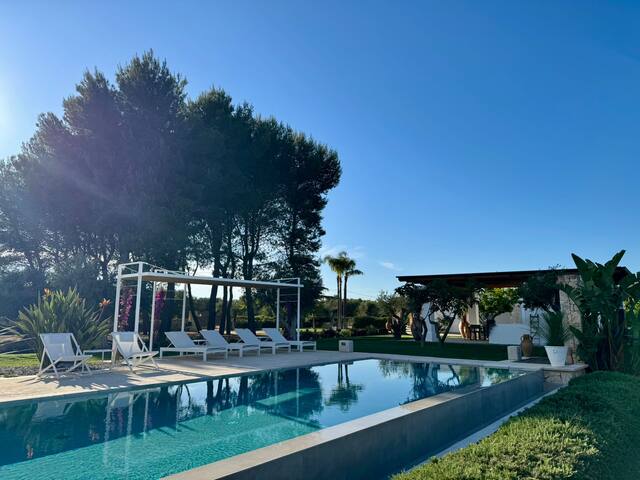 Pietra e calce with pool – Villa Sughero