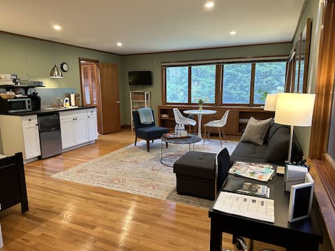 Spacious, light filled studio 2 blocks from UDel