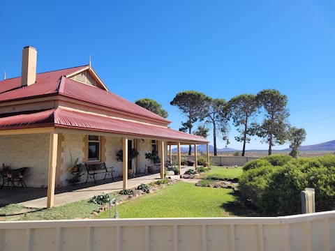 Beautiful, spacious 4-bedroom country homestead