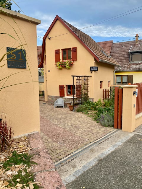 Cozy house with terrace, between vineyards and mountains
