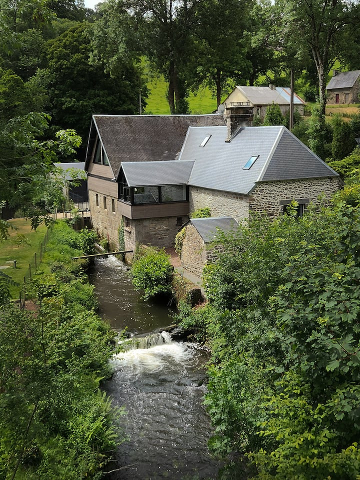 Le Cocon D'amour " Le Moulin Michel Bord De Vire " - Normandy