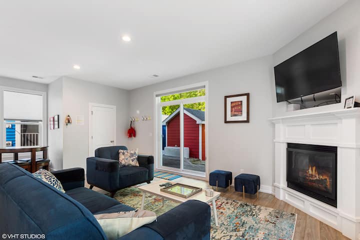 Beachwalk Resort Stunning 4-bed + Loft - Sleeps 18 - Michigan City, IN