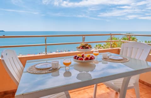 Anuncio de Airbnb popular: Spacious oceanfront apartment en Pacífico