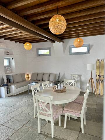 Newly renovated Villa in the heart of Apollonia gallery image 4
