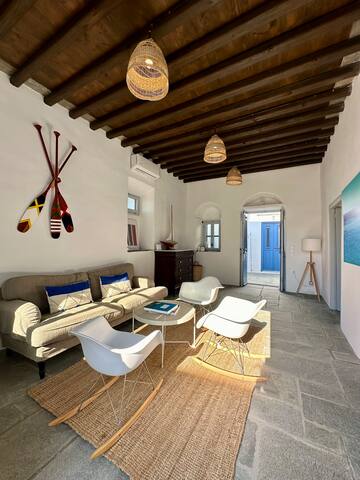 Newly renovated Villa in the heart of Apollonia gallery image 3