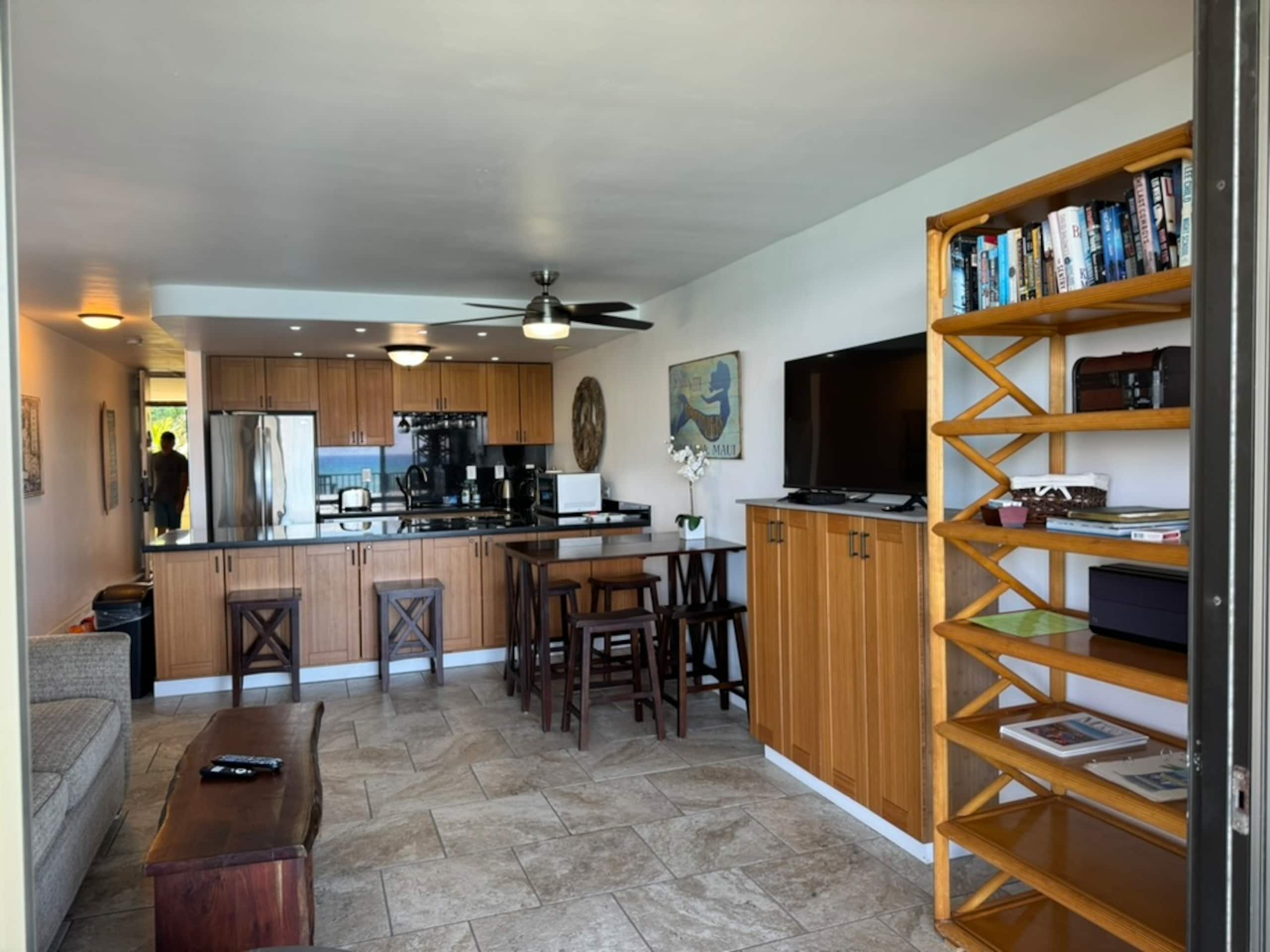 Condo in Lahaina · ★4.91 · 1 bedroom · 2 beds · 1 private bath - Image 23