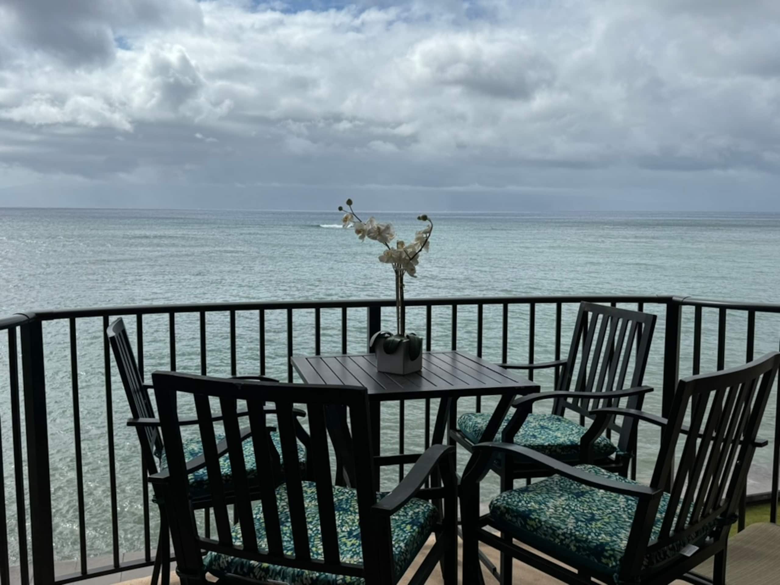 Condo in Lahaina · ★4.91 · 1 bedroom · 2 beds · 1 private bath - Image 2