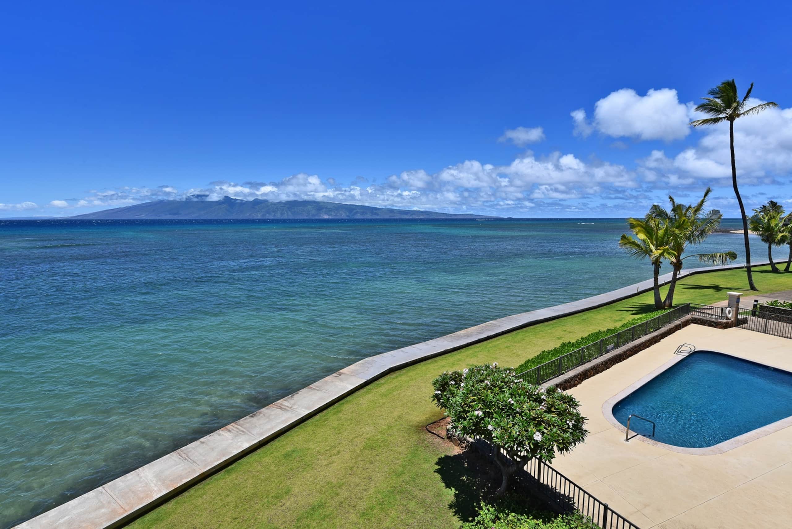 Condo in Lahaina · ★4.91 · 1 bedroom · 2 beds · 1 private bath - Image 16