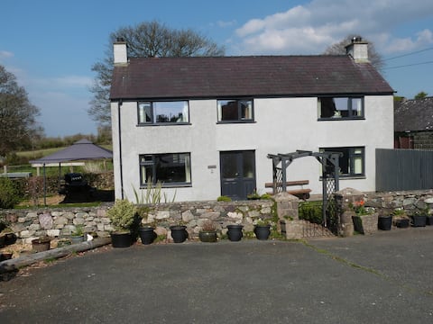 Spacious  3 bedroom farmhouse