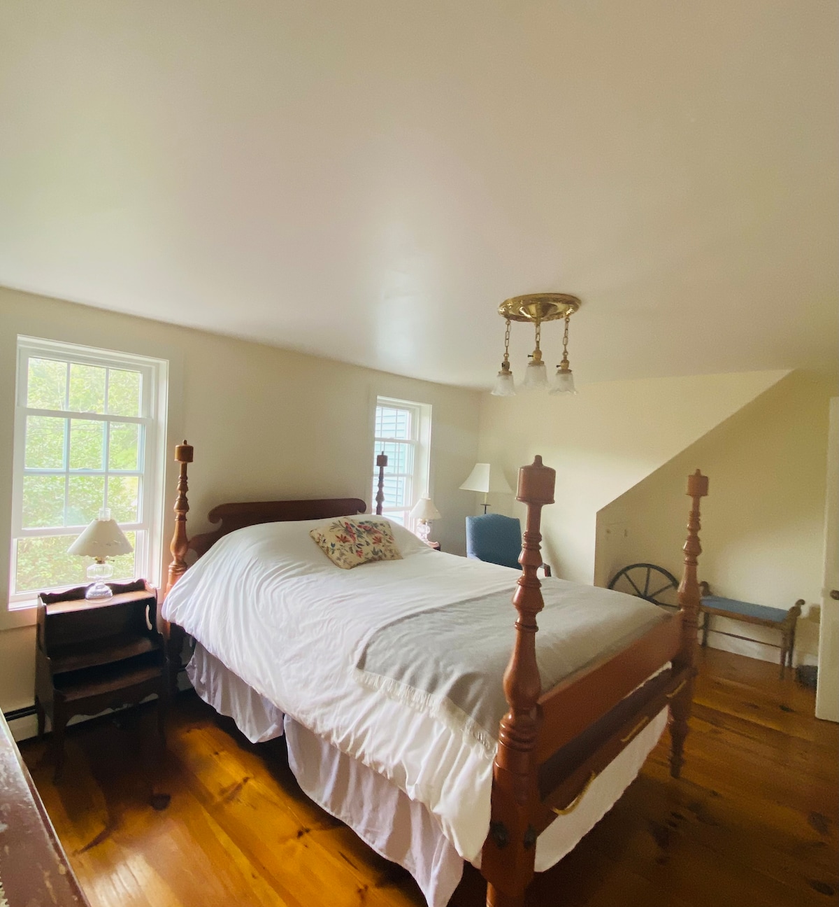 Ძიძის ოთახი
Ზემოთ