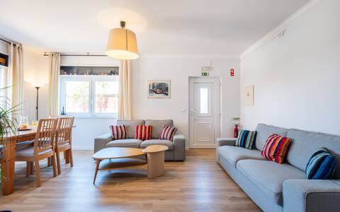 Anúncio popular: Hot tub & Sunny Garden & Privacy & Surf Rentals em Ferrel