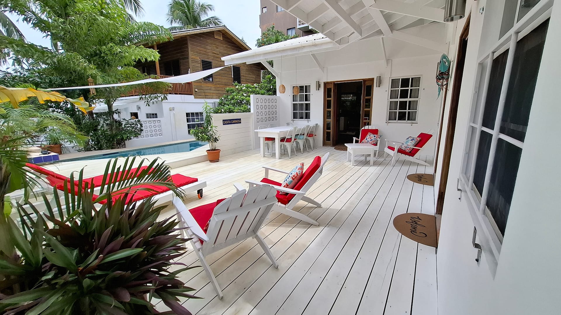 Tropical Oasis with Pool Main Street-3 bedrooms