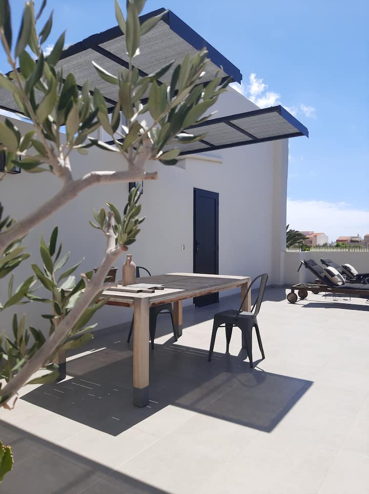 Beautiful sunny Studio Penthouse with huge terrace