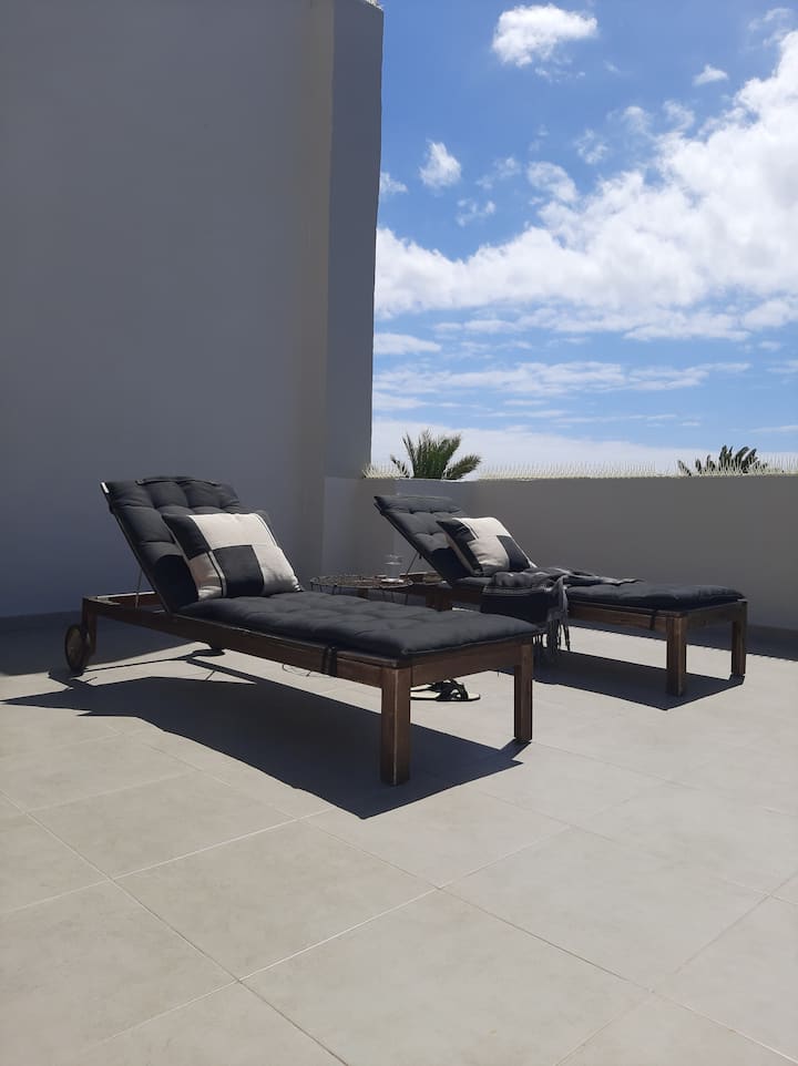 Beautiful sunny Studio Penthouse with huge terrace