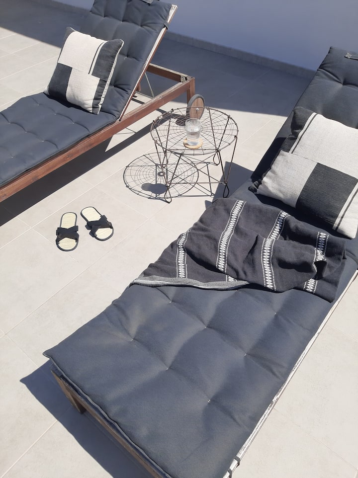 Beautiful sunny Studio Penthouse with huge terrace