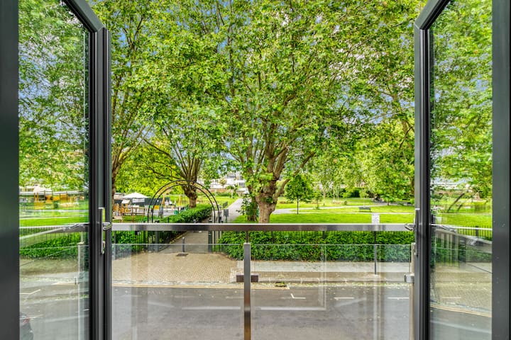 Modern Majesty House 3BR 3BA Balcony Park View