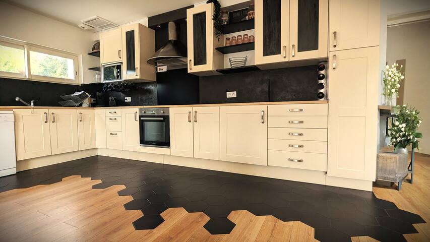 Villa 4* à l’esprit loft, contemporain et design gallery image 3