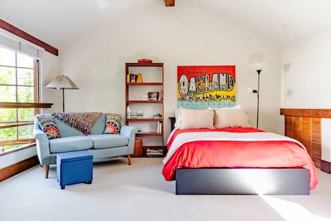 Successful Airbnb property: ROCKRIDGE Creekside Carriage House in Oakland