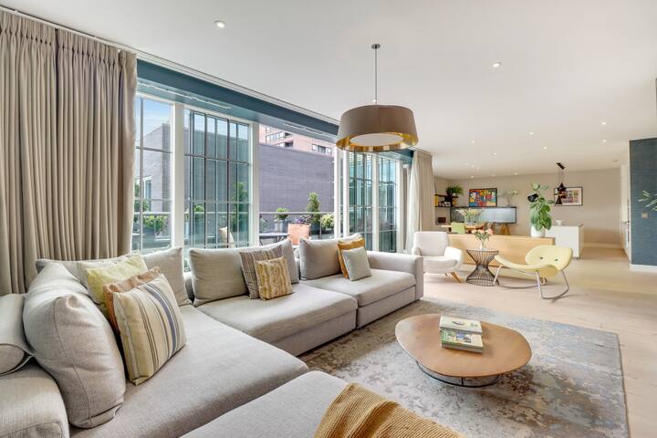 Premier Designer 2BR/2Bath Flat with 24H Concierge gallery image 2