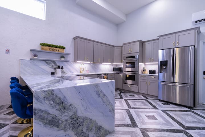 Luxe Loft In The Cape Pet Friendly - Cape Coral, FL