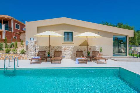 Honey Residence with private swimming pool