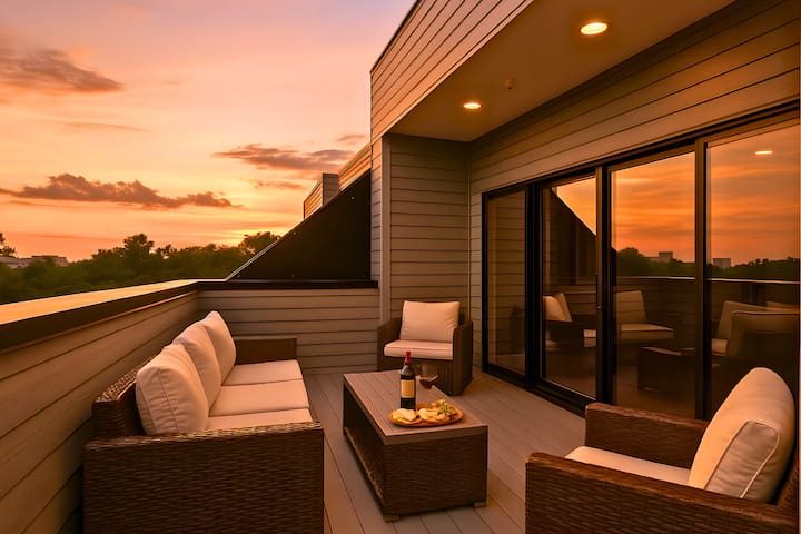 Stylish Retreat | Rooftop Deck | Walk Everywhere