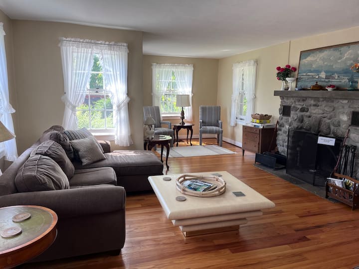 West Lake Farmhouse Canandaigua Lake - Bloomfield, NY