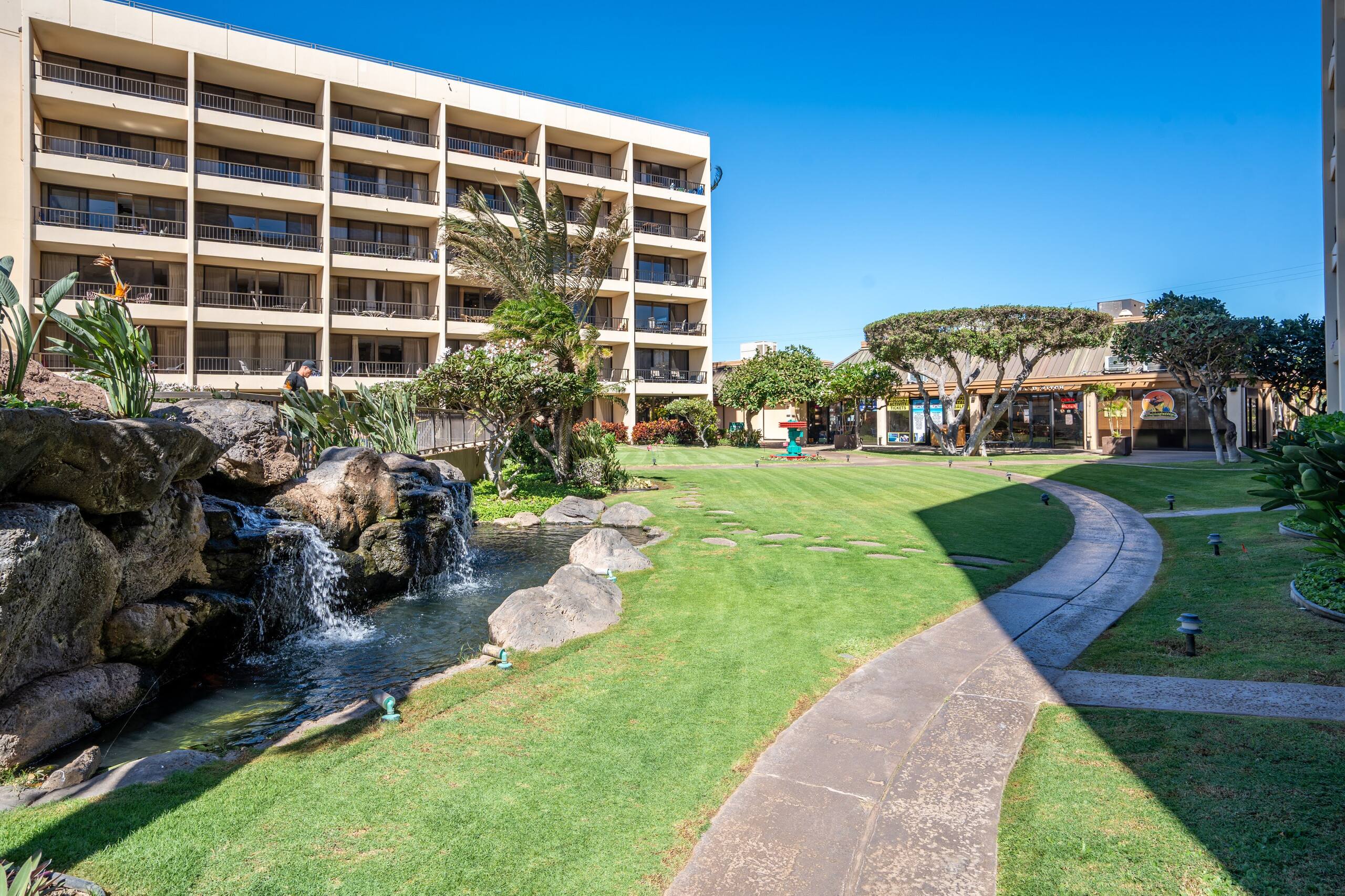 Condo in Kihei · ★4.94 · 1 bedroom · 2 beds · 1 bath - Image 35