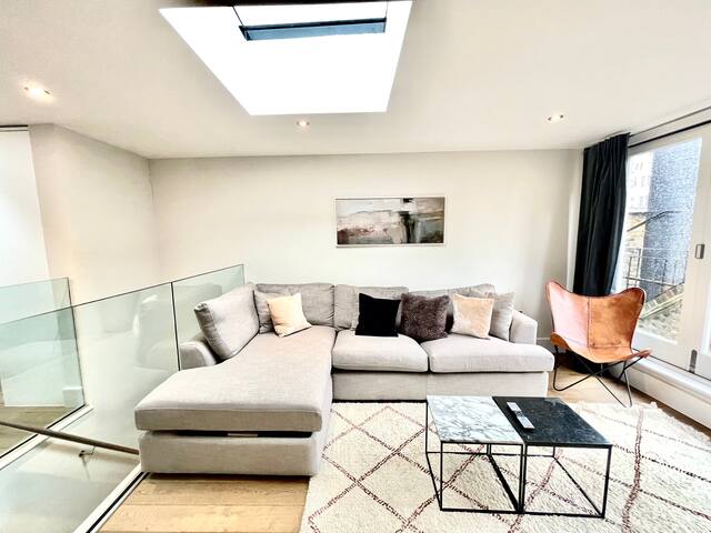 Stunning 2 bed Duplex apartment in Covent Garden gallery image 2